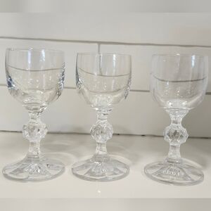 Elegant Crystal Wine Glass Set